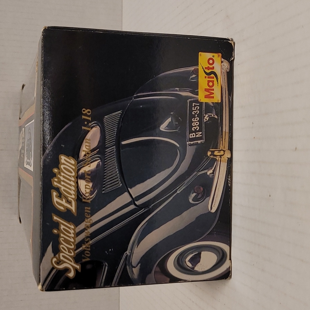 Vintage Maisto 1951 Volkswagen 1:18 Die Cast Car - Picture 12 of 17